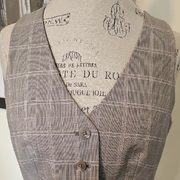 Express sz M gray plaid button-up vest - Picture 2 of 13